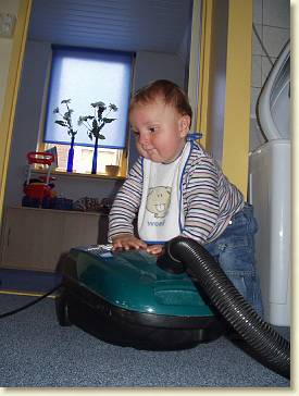 20050702-03 Meerijden met de stofzuiger